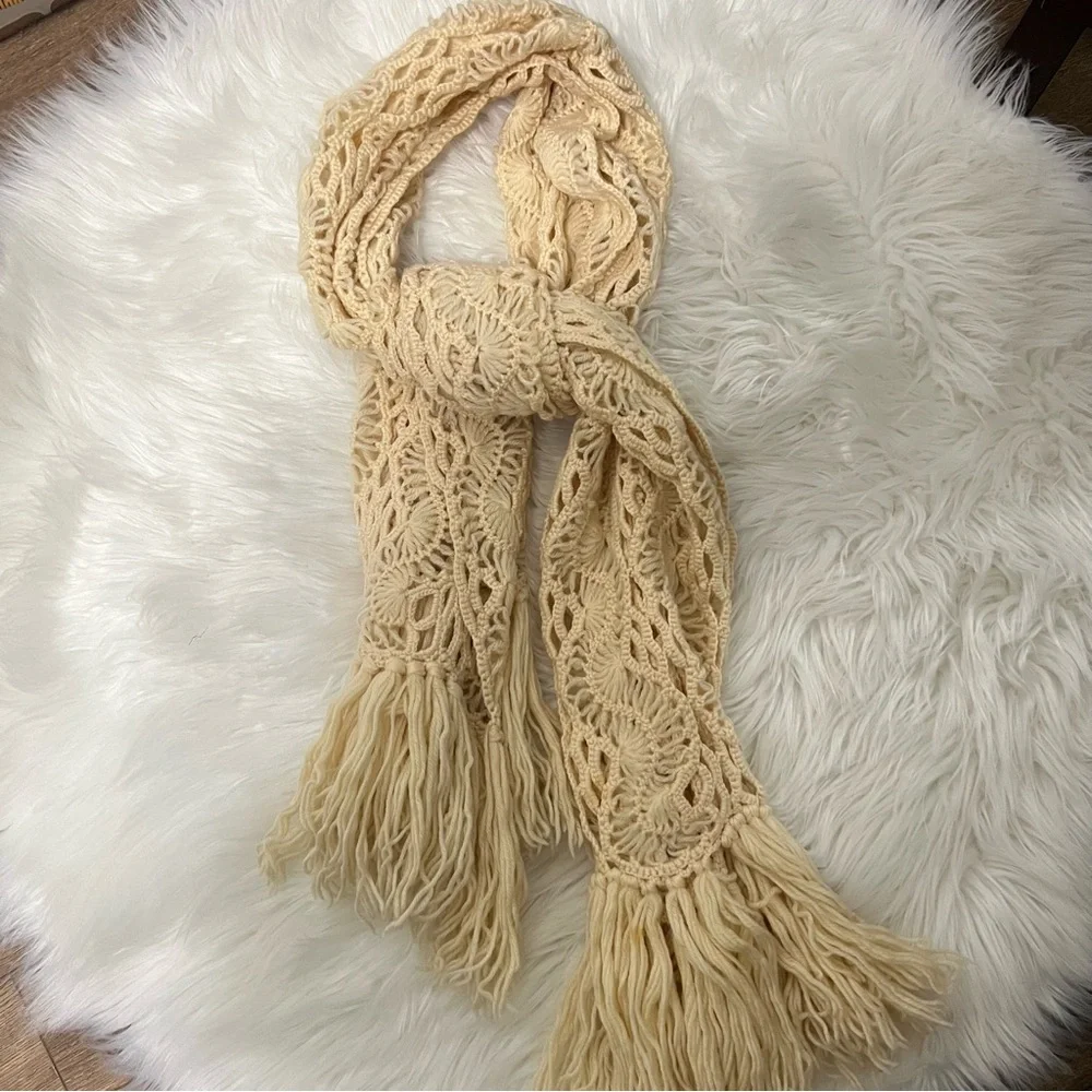 Vintage 80’s Grannnycore Cottagecore Boho Cozy Cream Crochet Knit Blanket Scarf
